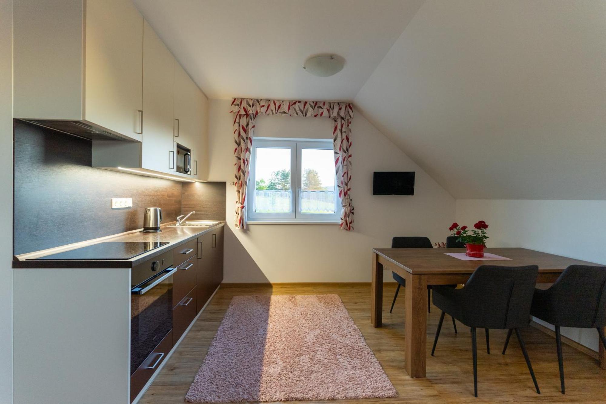 Apartmany Kohoutek A Slepicka V Novohradskych Horach Nové Hrady Exterior foto