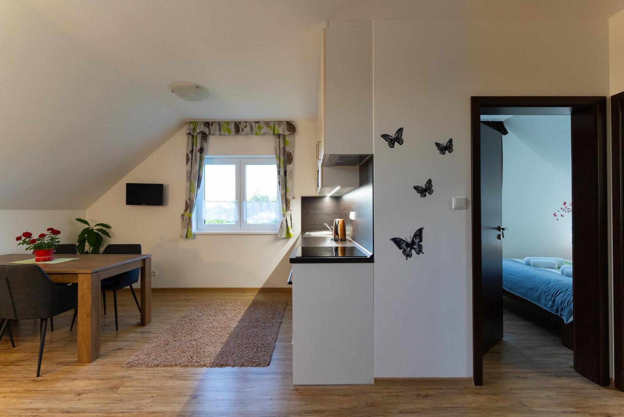 Apartmany Kohoutek A Slepicka V Novohradskych Horach Nové Hrady Exterior foto
